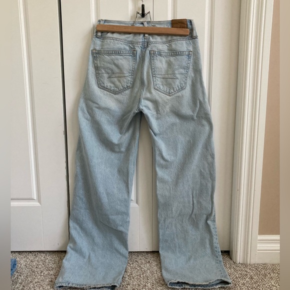 American Eagle Women’s Wide Leg Light Wash Jeans - Picture 2 of 4
